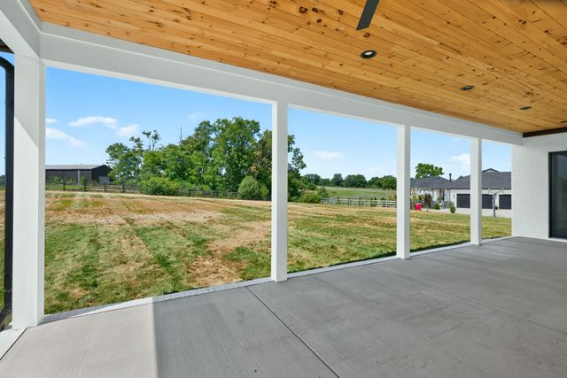 229 RIDGEFIELD Drive, Nicholasville, KY 40356