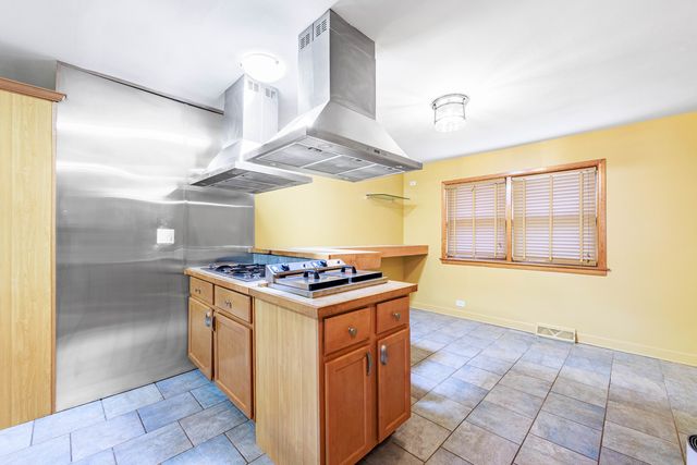 1124 Linden Avenue, Bellwood, IL 60104