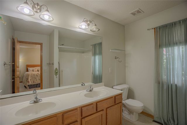 804 NE Michael Court, Ankeny, IA 50021