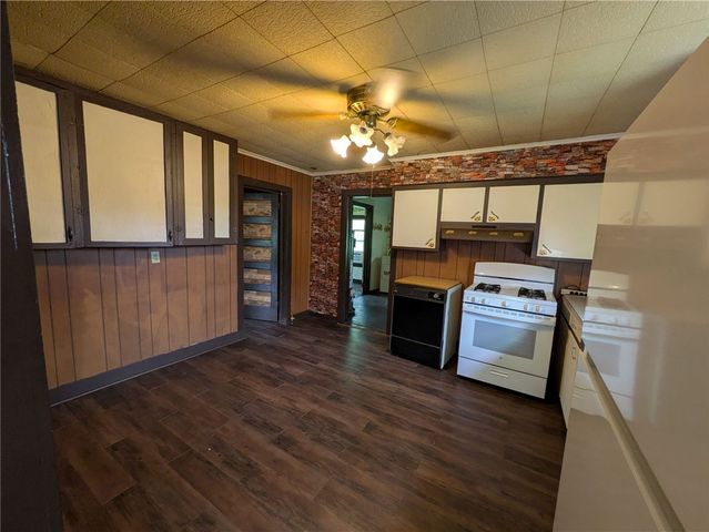 405 S Skaggs Road, Clarksville, AR 72830