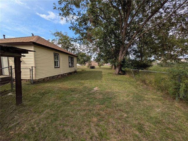 405 S Skaggs Road, Clarksville, AR 72830