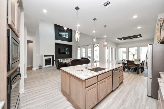 10015 Crescent Wood Drive, Missouri City, TX 77459