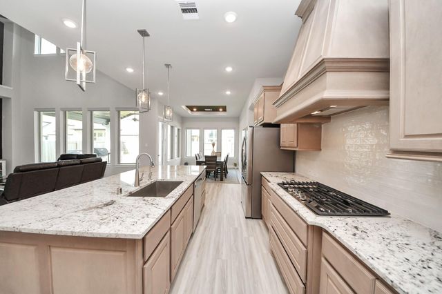 10015 Crescent Wood Drive, Missouri City, TX 77459