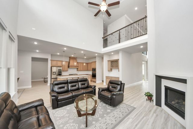 10015 Crescent Wood Drive, Missouri City, TX 77459