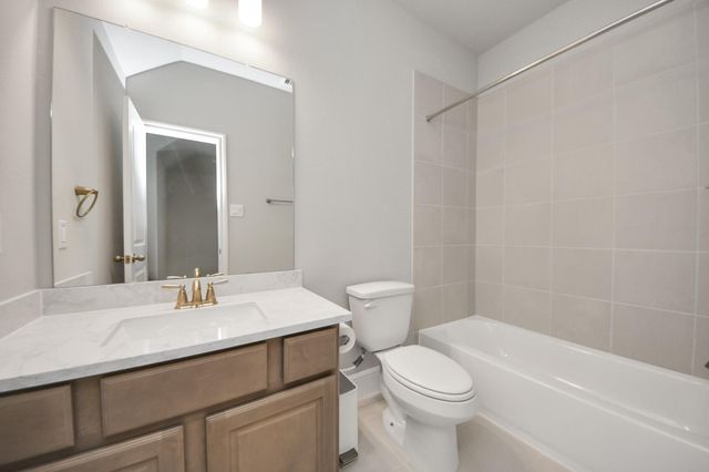 10015 Crescent Wood Drive, Missouri City, TX 77459