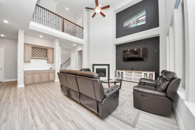 10015 Crescent Wood Drive, Missouri City, TX 77459