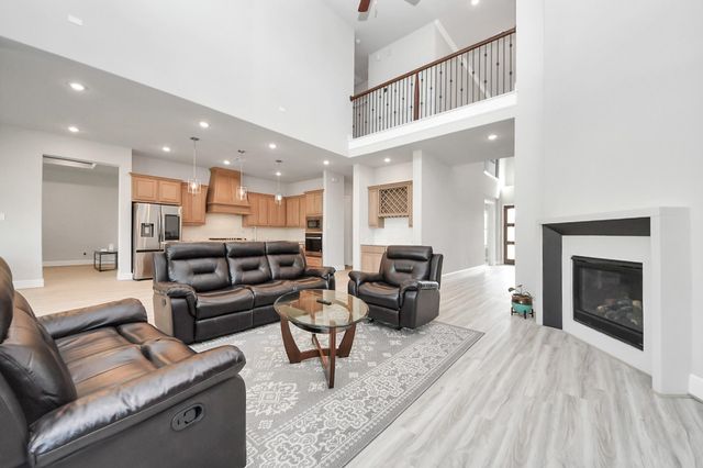 10015 Crescent Wood Drive, Missouri City, TX 77459