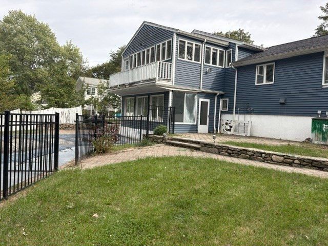 26 Red Barn Rd, Wayland, MA 01778