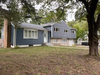 26 Red Barn Rd, Wayland, MA 01778