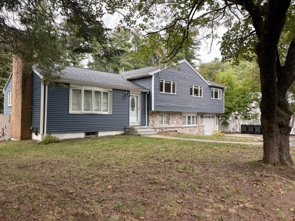 26 Red Barn Rd, Wayland, MA 01778