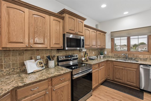 14201 Briarwood Lane, Urbandale, IA 50323