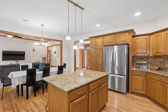 14201 Briarwood Lane, Urbandale, IA 50323