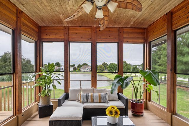 14201 Briarwood Lane, Urbandale, IA 50323