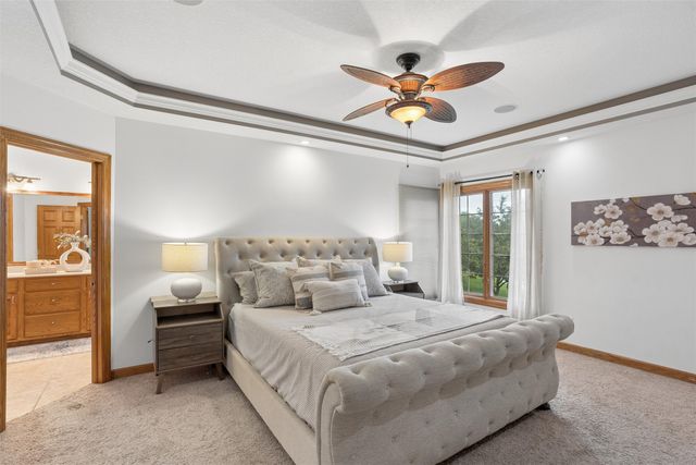 14201 Briarwood Lane, Urbandale, IA 50323