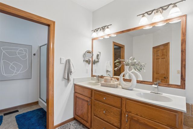 14201 Briarwood Lane, Urbandale, IA 50323