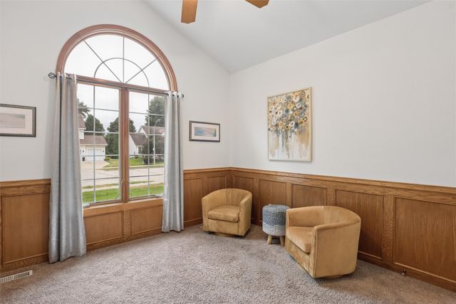 14201 Briarwood Lane, Urbandale, IA 50323