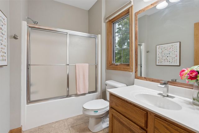 14201 Briarwood Lane, Urbandale, IA 50323