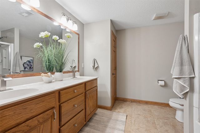 14201 Briarwood Lane, Urbandale, IA 50323