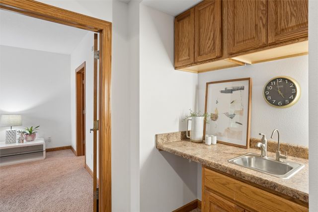 14201 Briarwood Lane, Urbandale, IA 50323
