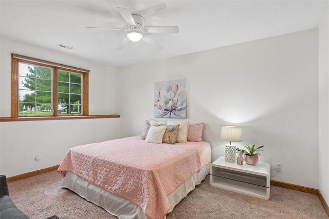 14201 Briarwood Lane, Urbandale, IA 50323