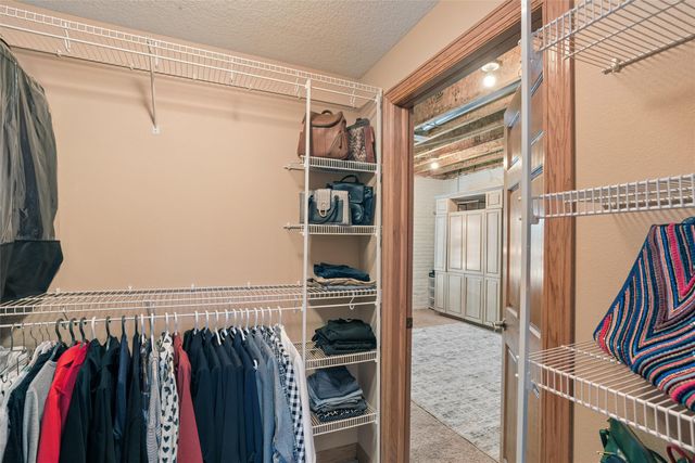 14201 Briarwood Lane, Urbandale, IA 50323