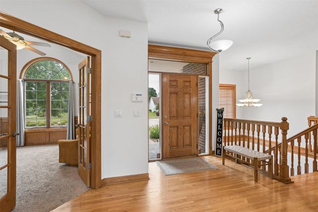 14201 Briarwood Lane, Urbandale, IA 50323