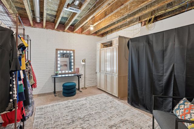 14201 Briarwood Lane, Urbandale, IA 50323
