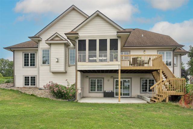 14201 Briarwood Lane, Urbandale, IA 50323