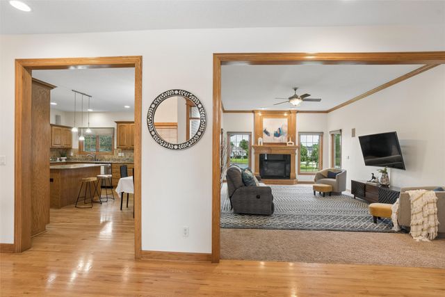 14201 Briarwood Lane, Urbandale, IA 50323