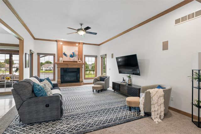 14201 Briarwood Lane, Urbandale, IA 50323