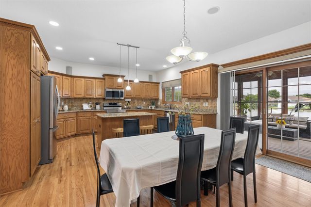 14201 Briarwood Lane, Urbandale, IA 50323