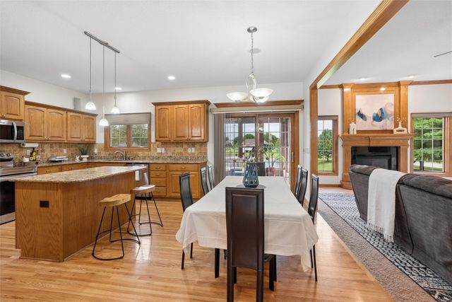 14201 Briarwood Lane, Urbandale, IA 50323