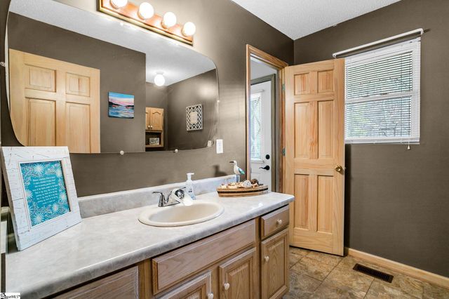 130 Green Briar Circle, Salem, SC 29676