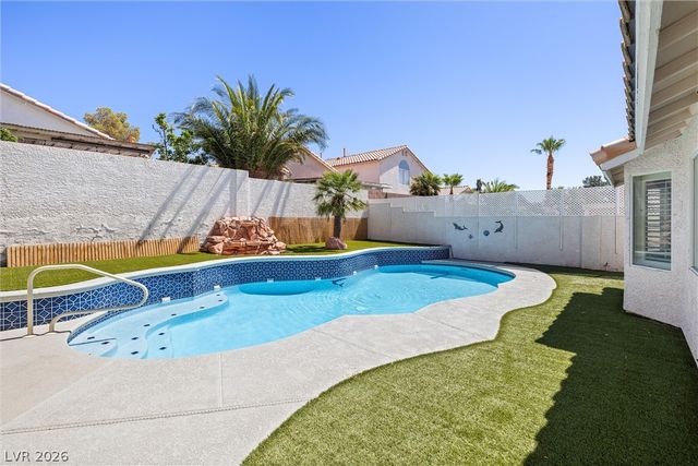 9886 Masked Duck Avenue, Las Vegas, NV 89117