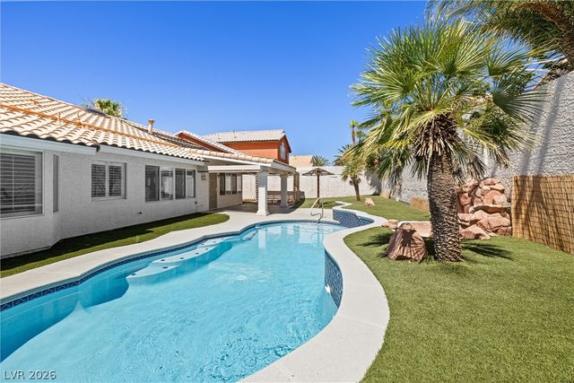 9886 Masked Duck Avenue, Las Vegas, NV 89117