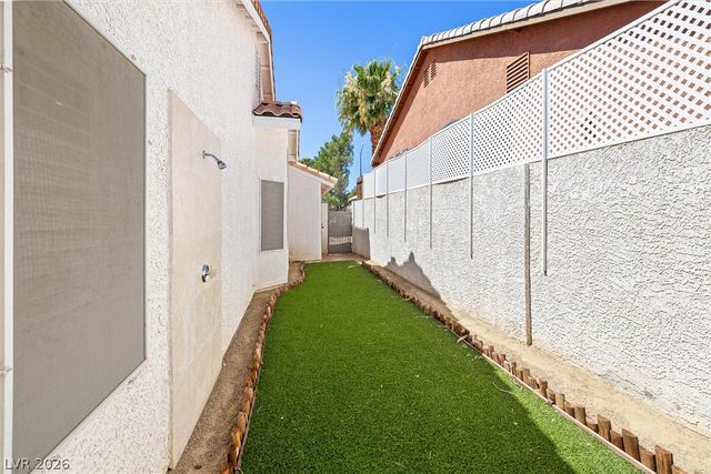 9886 Masked Duck Avenue, Las Vegas, NV 89117
