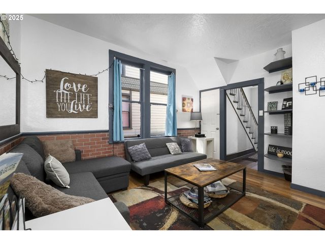 2018 Se 6TH Ave, Portland, OR 97214