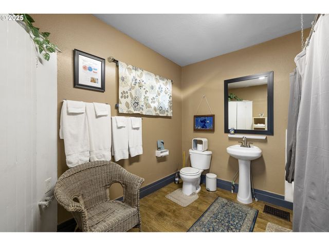 2018 Se 6TH Ave, Portland, OR 97214