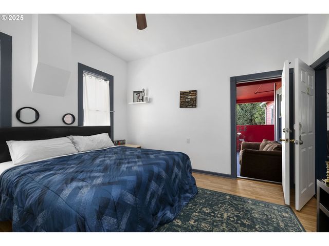 2018 Se 6TH Ave, Portland, OR 97214