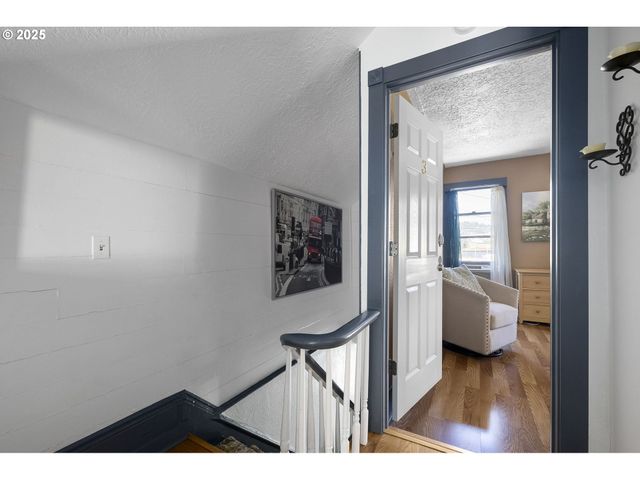 2018 Se 6TH Ave, Portland, OR 97214