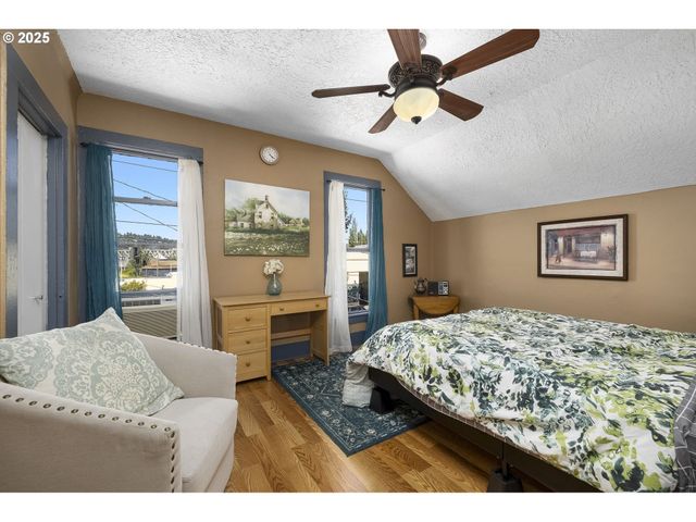 2018 Se 6TH Ave, Portland, OR 97214