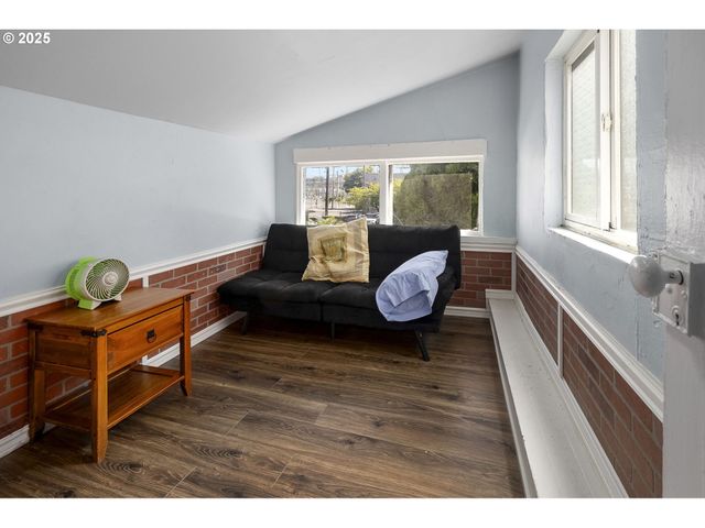 2018 Se 6TH Ave, Portland, OR 97214