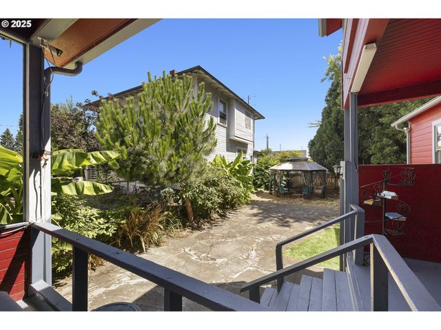 2018 Se 6TH Ave, Portland, OR 97214