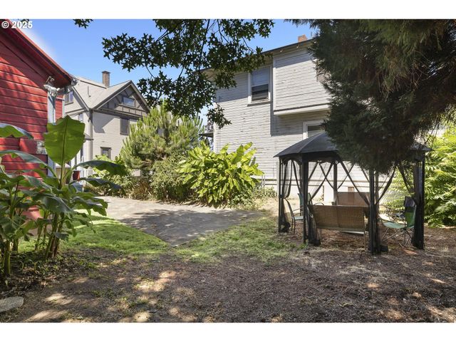 2018 Se 6TH Ave, Portland, OR 97214