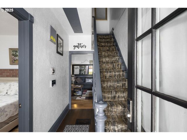 2018 Se 6TH Ave, Portland, OR 97214