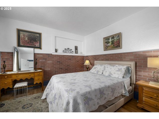 2018 Se 6TH Ave, Portland, OR 97214