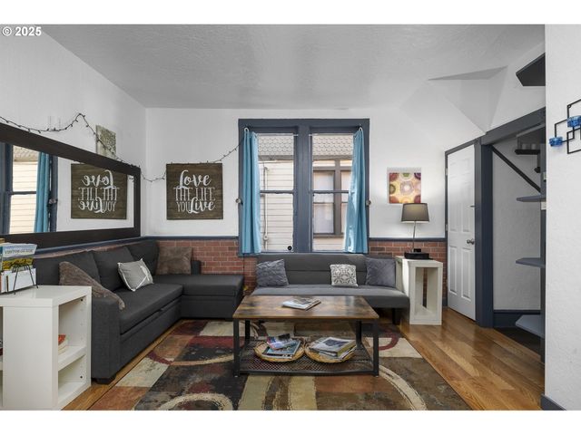 2018 Se 6TH Ave, Portland, OR 97214