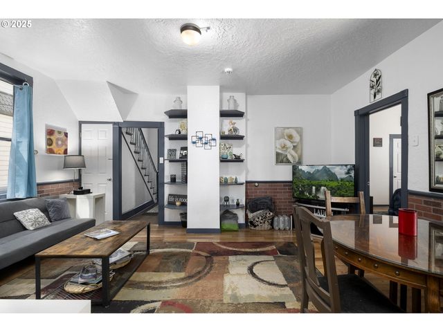 2018 Se 6TH Ave, Portland, OR 97214