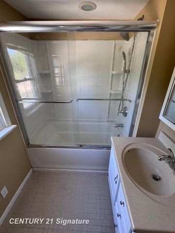 4095 Shattuck Road, Saginaw, MI 48603