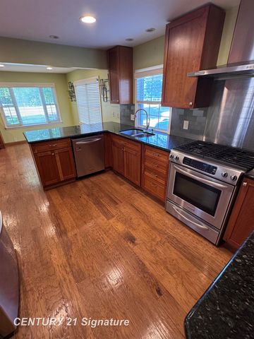 4095 Shattuck Road, Saginaw, MI 48603